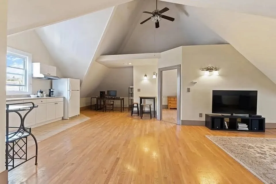 2 bed, 1800 sqft, $2,600 — Photo 4