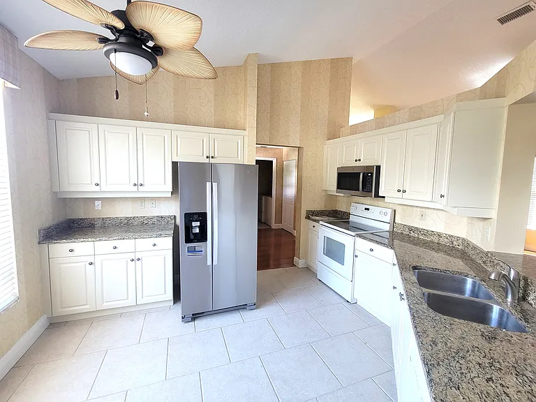 4220 Pinebrook Cir #14 — Photo 8