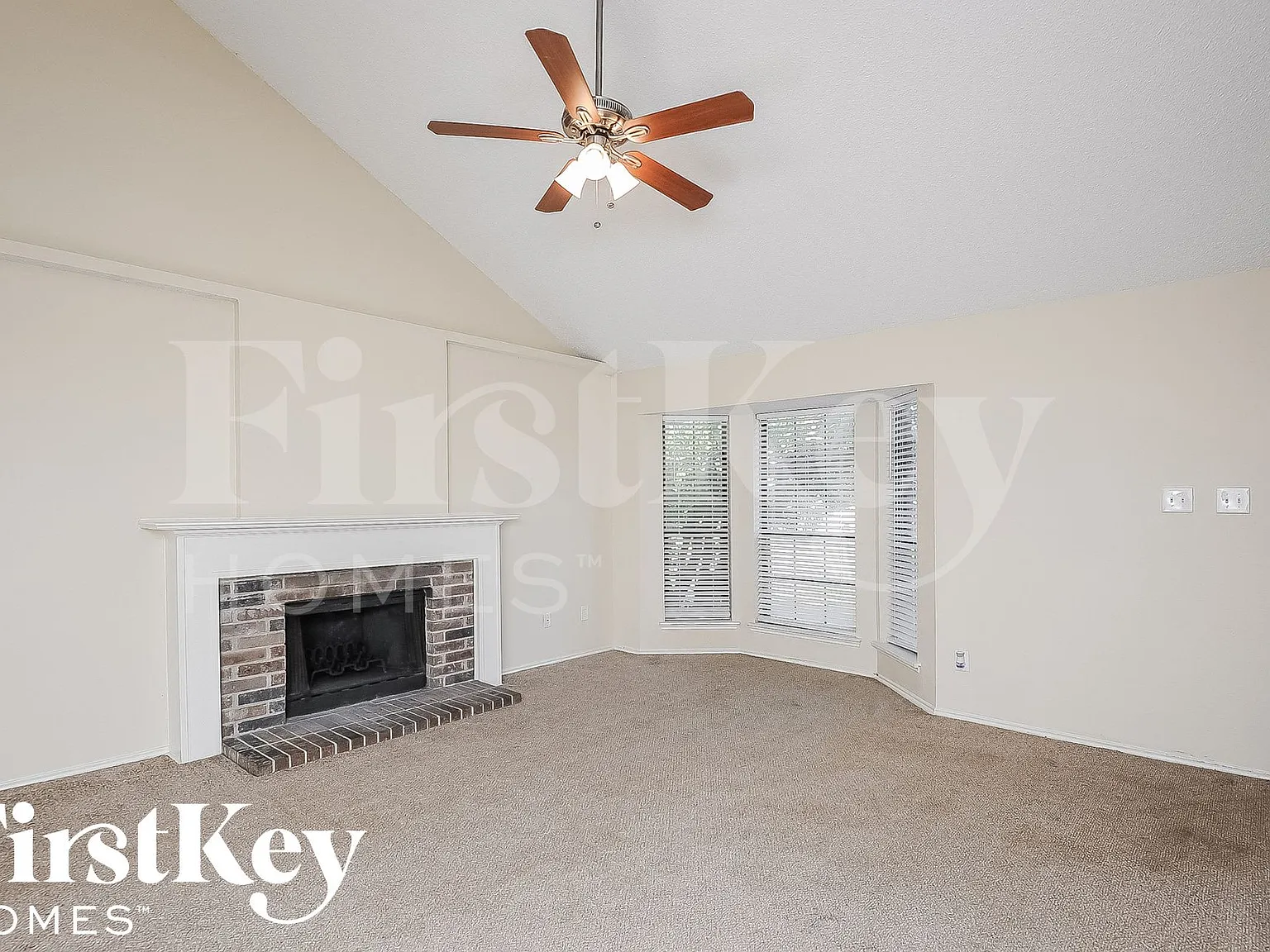 3 bed, 2.0 bath, 1524 sqft, $2,325 — Photo 2