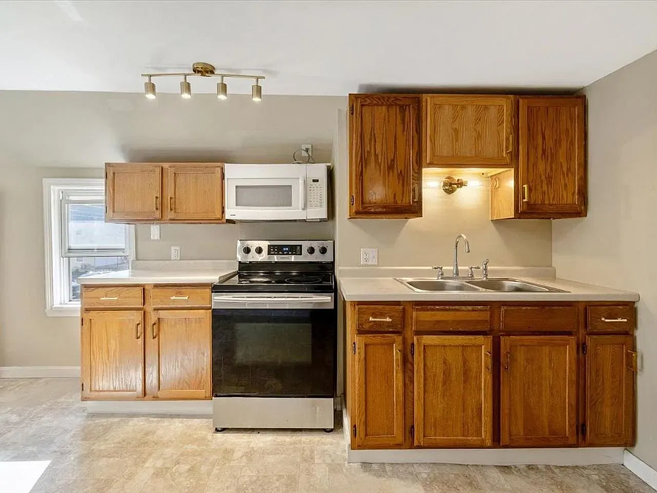 2 bed, 780 sqft, $2,000 — Photo 3