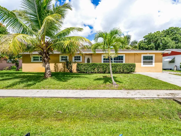 2919 Sherwood Lane, Fort Pierce, FL 34982