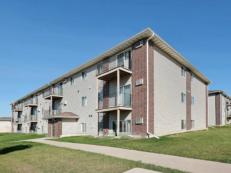 Fargo, ND Country Edge Apartments | Exterior