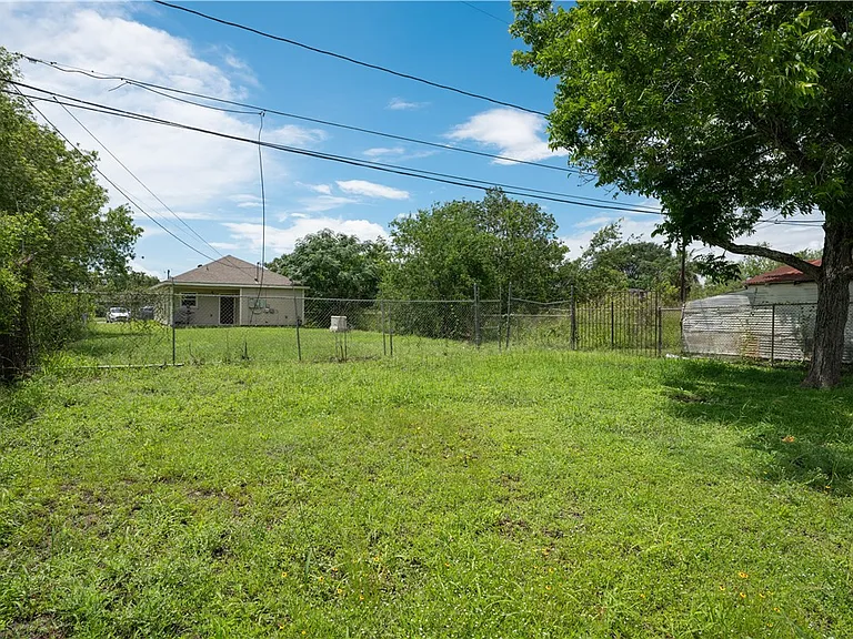2522 Cleo St — Photo 17