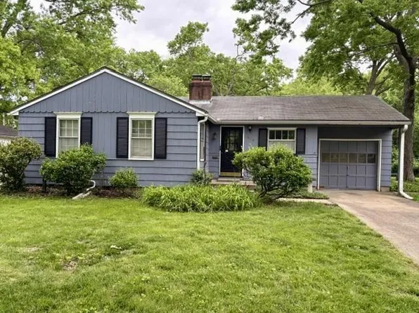 4909 Tomahawk Rd, Prairie Village, KS 66208