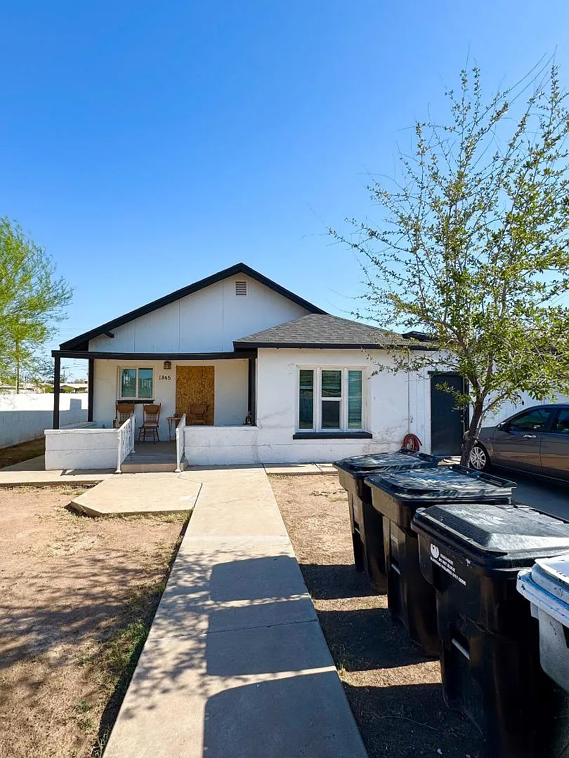 1845 E Monroe St - Room 3 — Photo 4