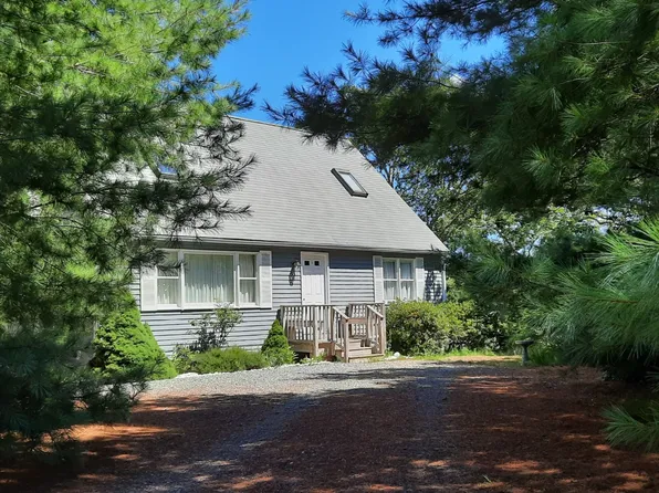 12 W Farm Rd, West Tisbury, MA 02575