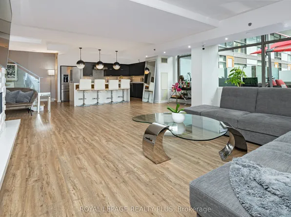 55 Stewart St #117, Toronto, ON M5V 2V1