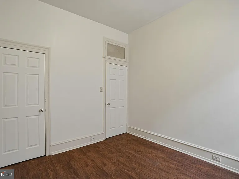 2441 Brown St #2R — Photo 7