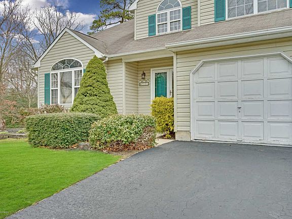 3rd image of 221 Wingate Ct