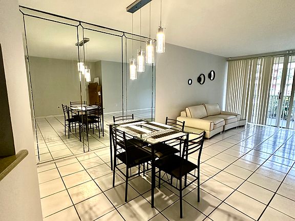 4th image of 1770 NE 191st St APT 114