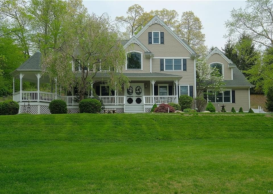 1st image of 30 Deerfield Ln
