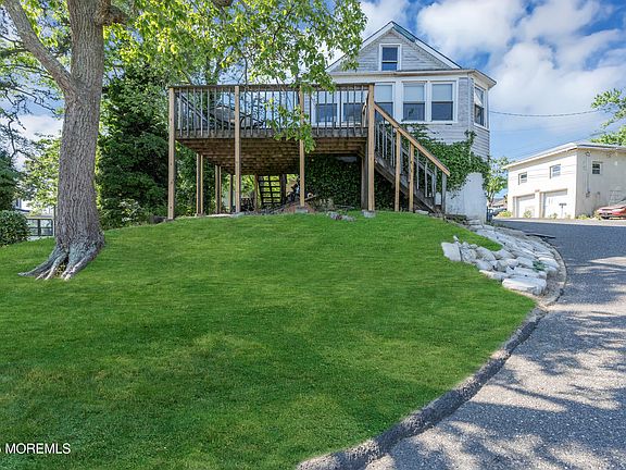 2nd image of 1403 Summit Avenue