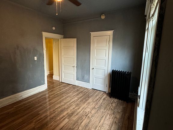 4th image of 1051 Washington St #4