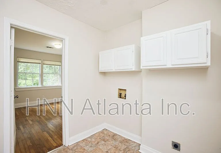 158 Hedges St SE — Photo 7