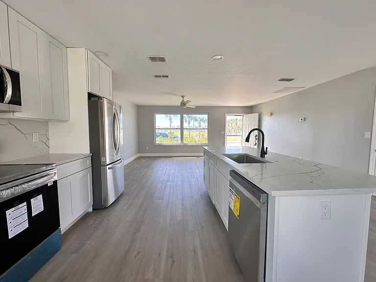 4005 SW 2nd Ct — Photo 11
