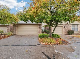 1812 Burning Bush Ct, Rochester, MI 48309