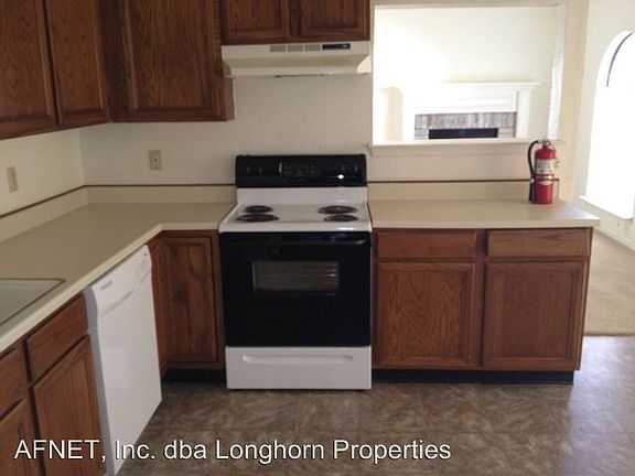 4th image of 2711 Taft St