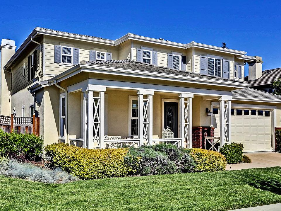 1st image of 28 Deerfield Dr