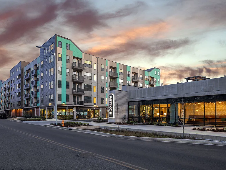 Oak Street Lofts — Photo 15