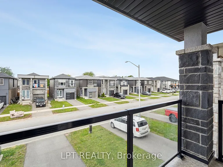 217 Louise St — Photo 27