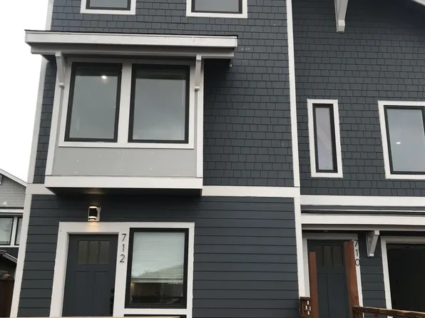 712 NW 1st St #1, Newport, OR 97365
