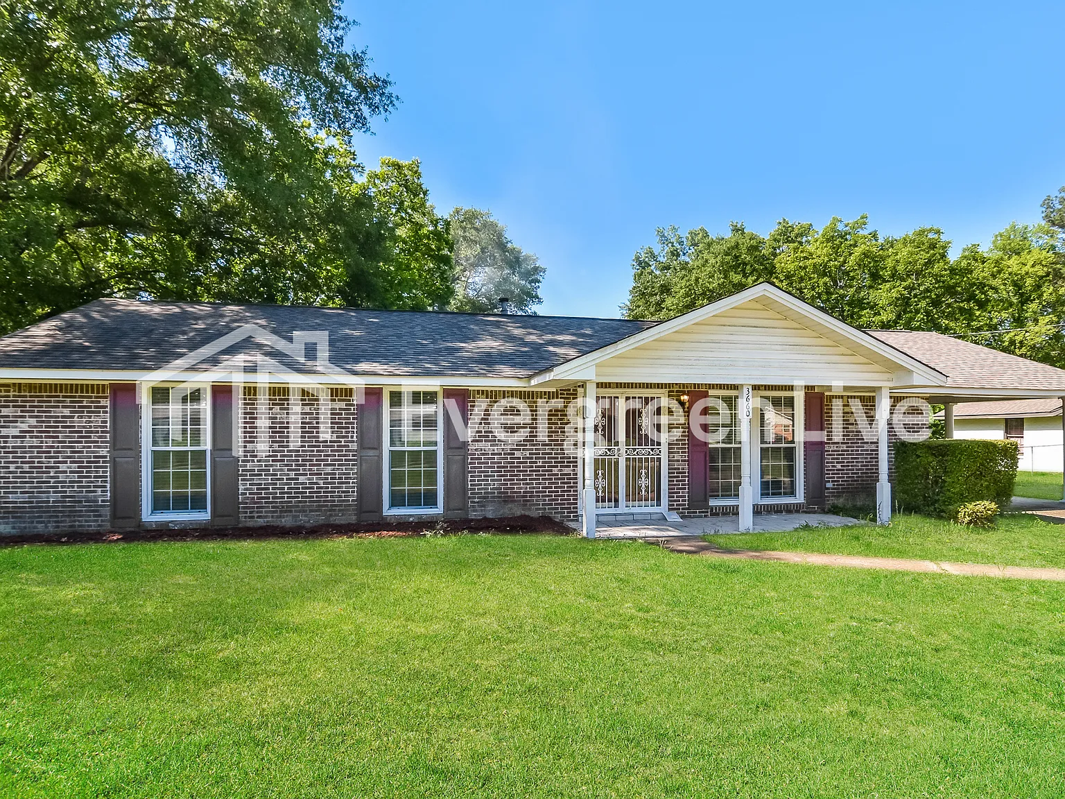 3 bed, 2.0 bath, 1398 sqft, $1,245 — Photo 2