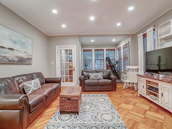 2nd image of 1930 Ryder St