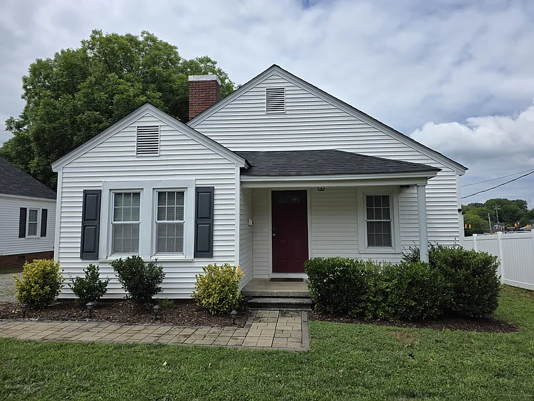 208 Archer St — Photo 1