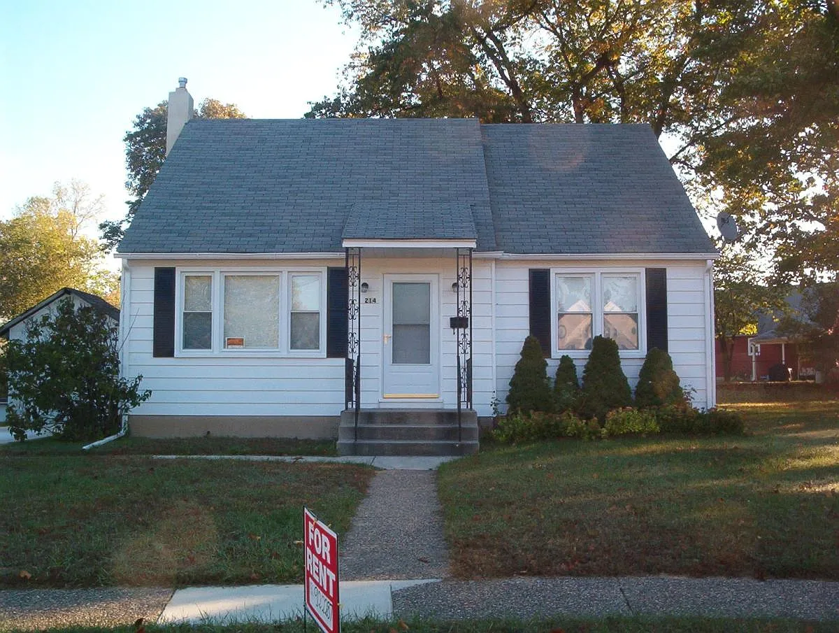 4 bed, 1279 sqft, $2,650 — Photo 2