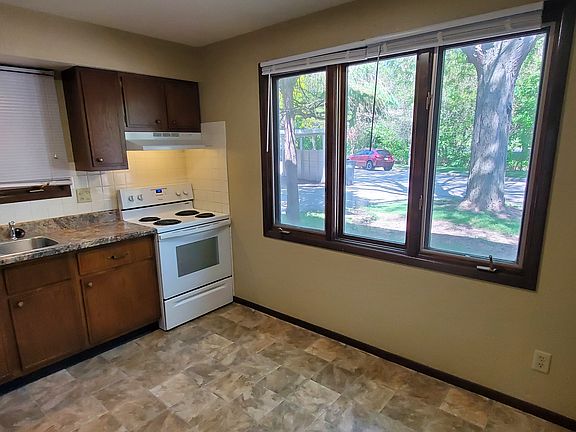 5th image of 2975 Wildwood Dr