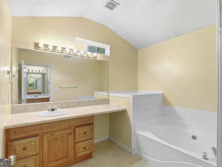 5420 Yellow Pine Dr — Photo 19