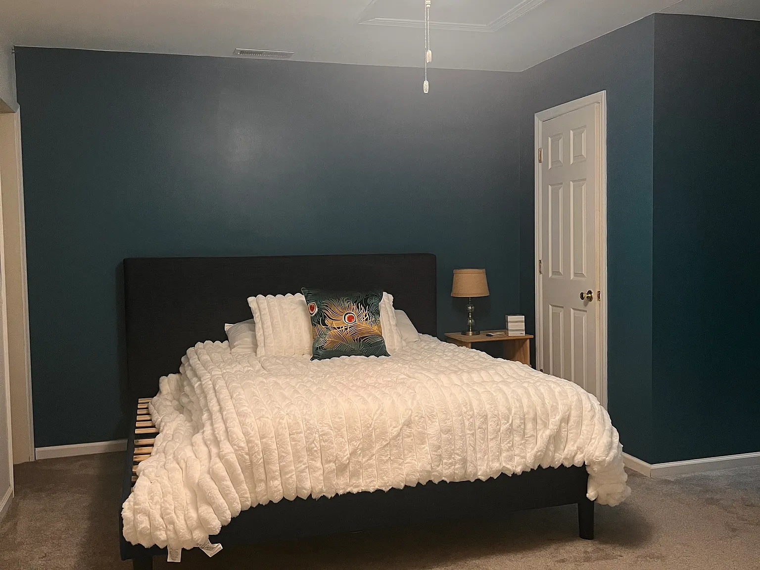 3 bed, 2.5 bath, 2300 sqft, $3,000 — Photo 2