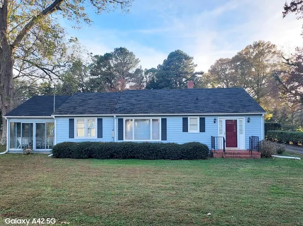 55 York Rd, Irvington, VA 22480