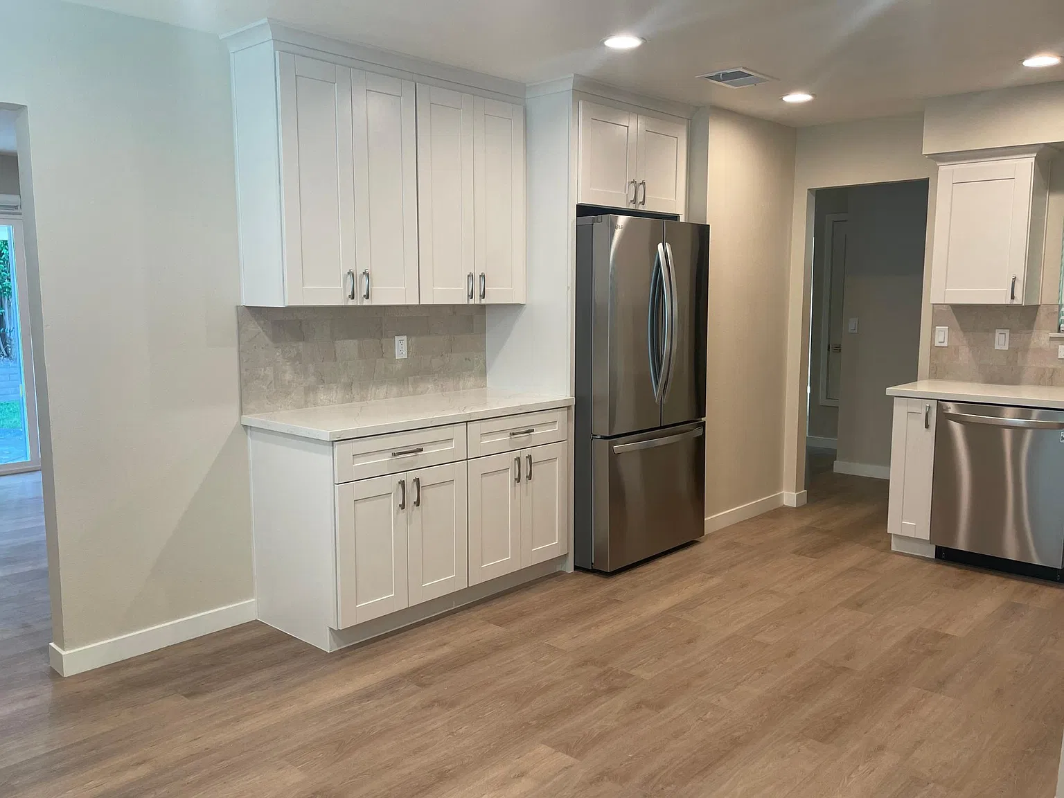 3 bed, 1201 sqft, $5,300 — Photo 4