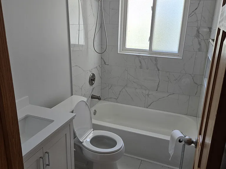20204 Blackburn St — Photo 5