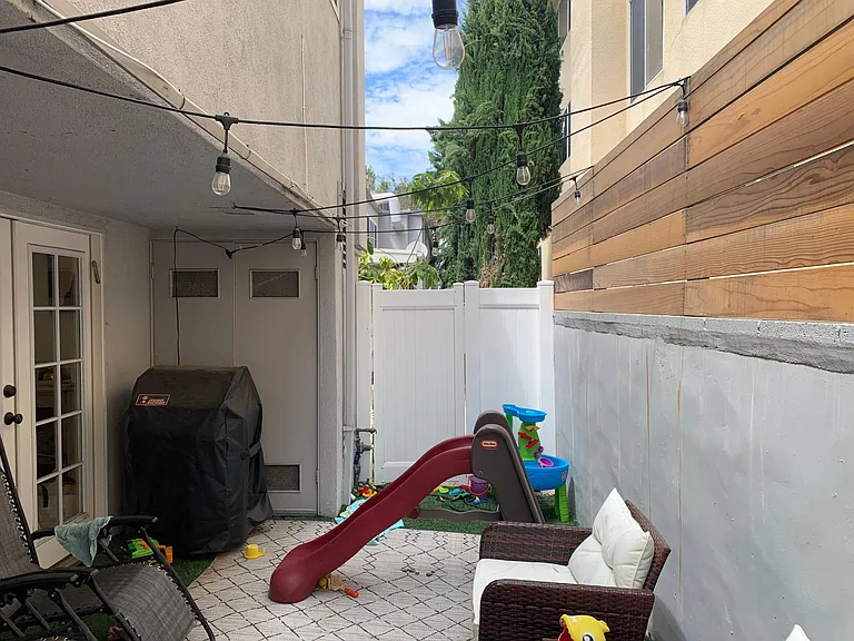 14126 Dickens St — Photo 7