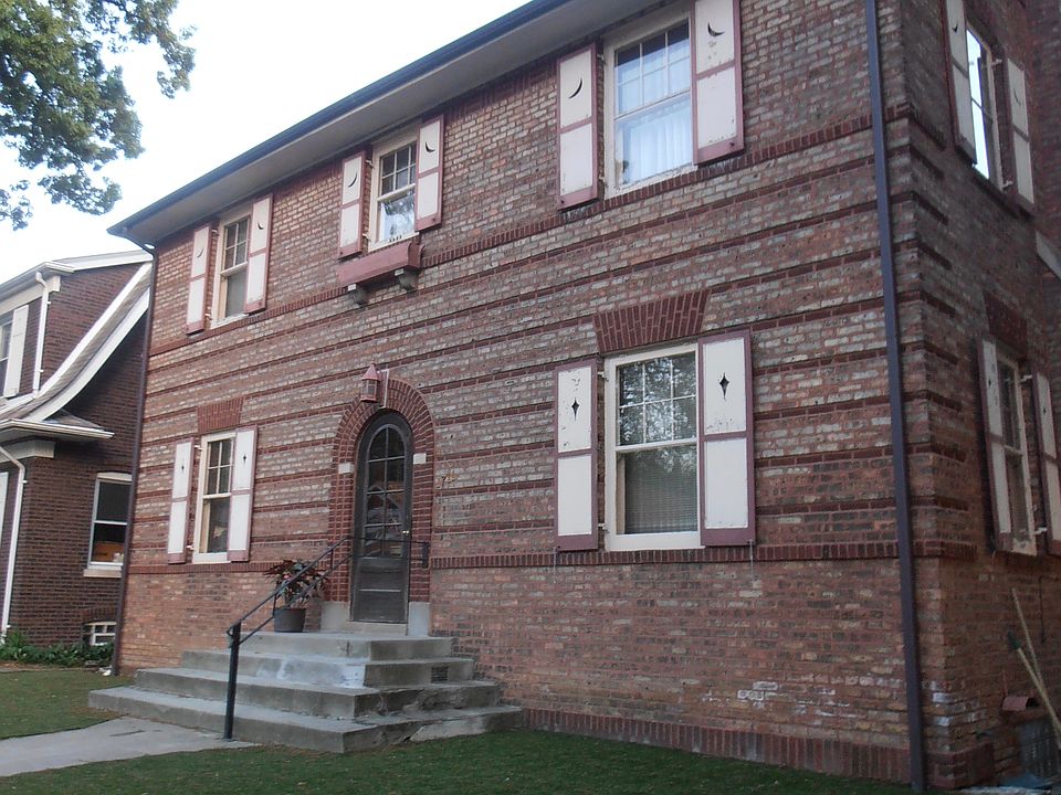 1st image of 1711 W Beverly Glen Pkwy #1
