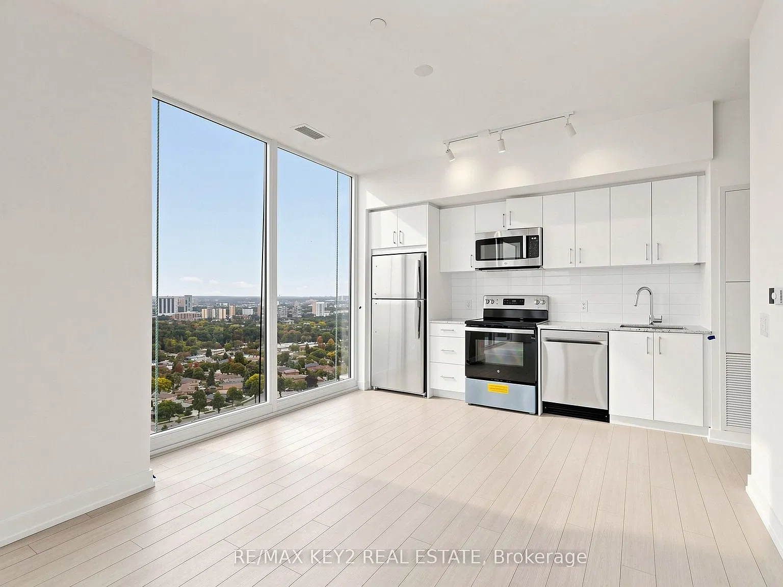 3 bed, $2,749 — Photo 4