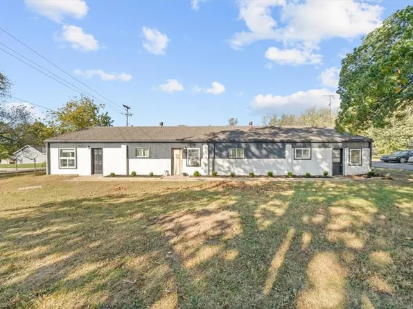 912 Orange St, Baldwin City, KS 66006