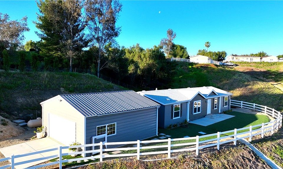 1st image of 40589 Los Amantes Rd