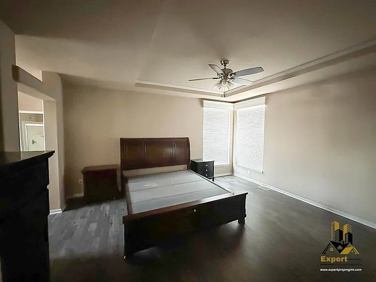 318 Hickory St — Photo 3