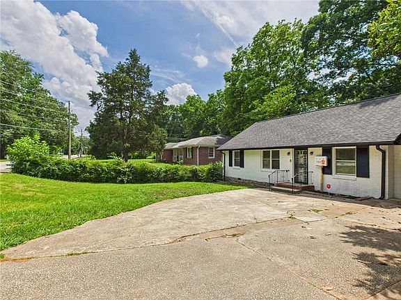 3rd image of 2203 2nd Ave