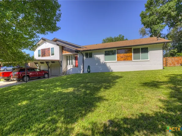 96 W Hampton Dr, Seguin, TX 78155