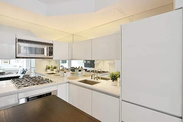 Sold by Prime Manhattan | media 2