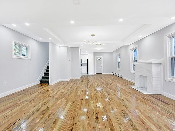 5th image of 11943 189th St