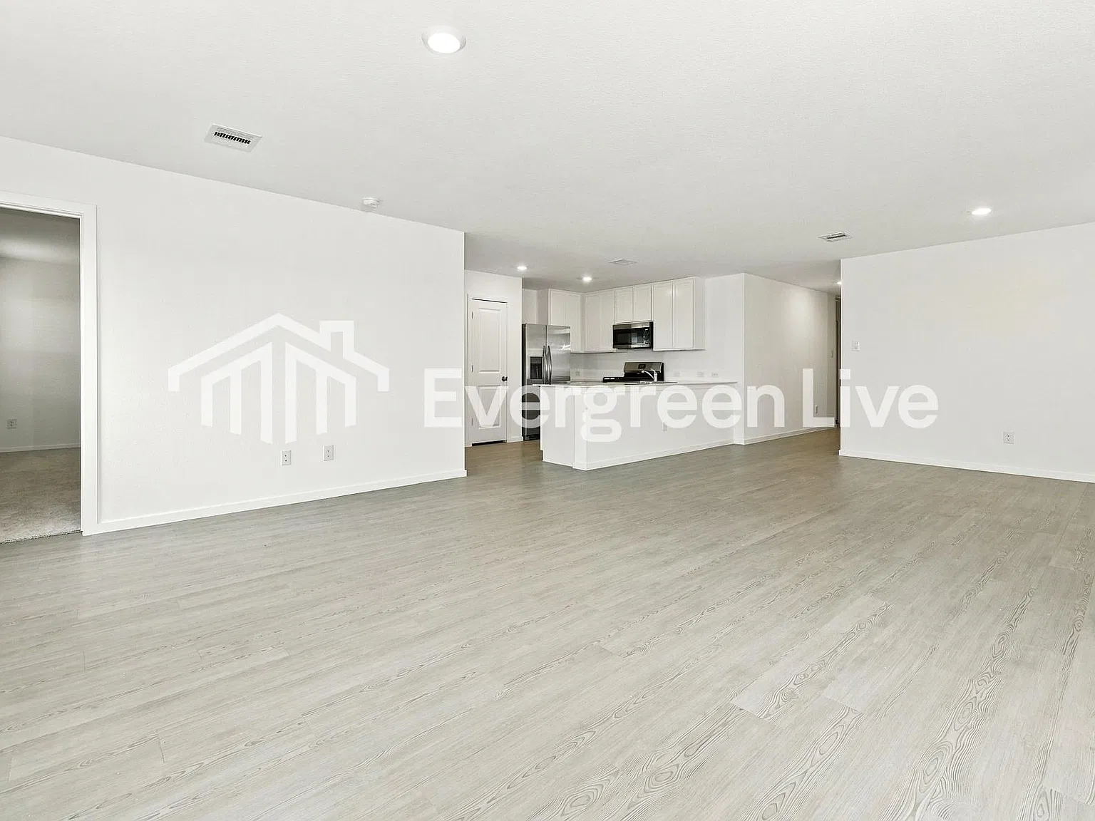 4 bed, 2.0 bath, 1676 sqft, $1,850 — Photo 2