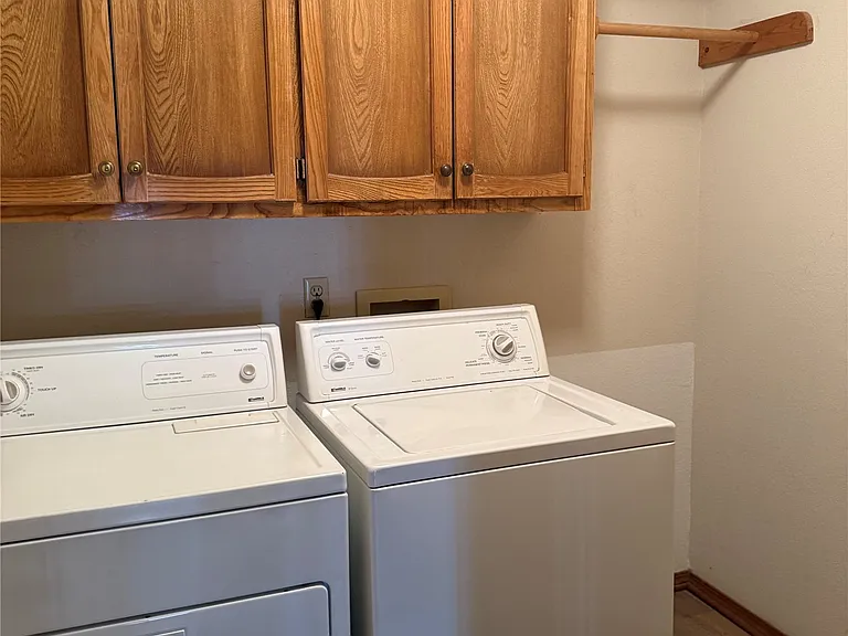 2614 S Gardenia Ave — Photo 28