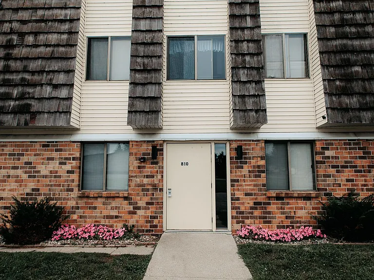 Highlander Apartments — Photo 5