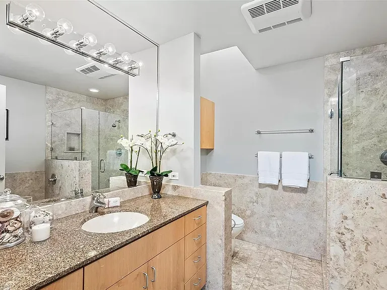 2555 Leavenworth St #303 — Photo 26