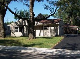 40 Cardinal Ln, Carpentersville, IL 60110